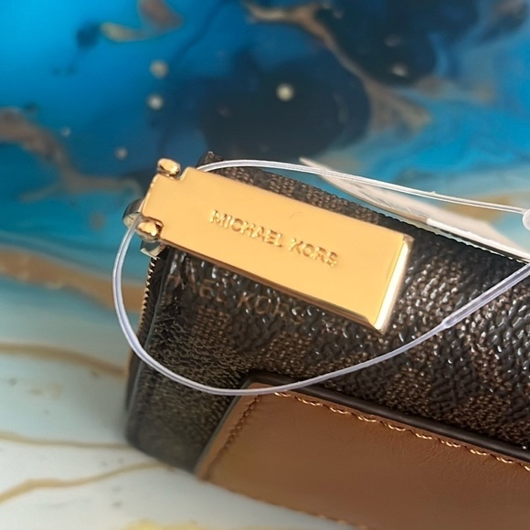 Brand New Michael Kors Brown Acorn Small Zip Around Card Case Holder Compact - Picture 6 of 15